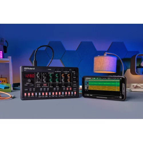 Roland S-1 Tweak Synth Полифонический компактный синтезатор купить